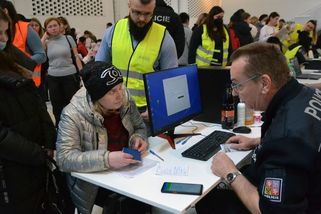 Dávky pro uprchlíky chce vláda zpřísnit až od roku 2028 - Novinky